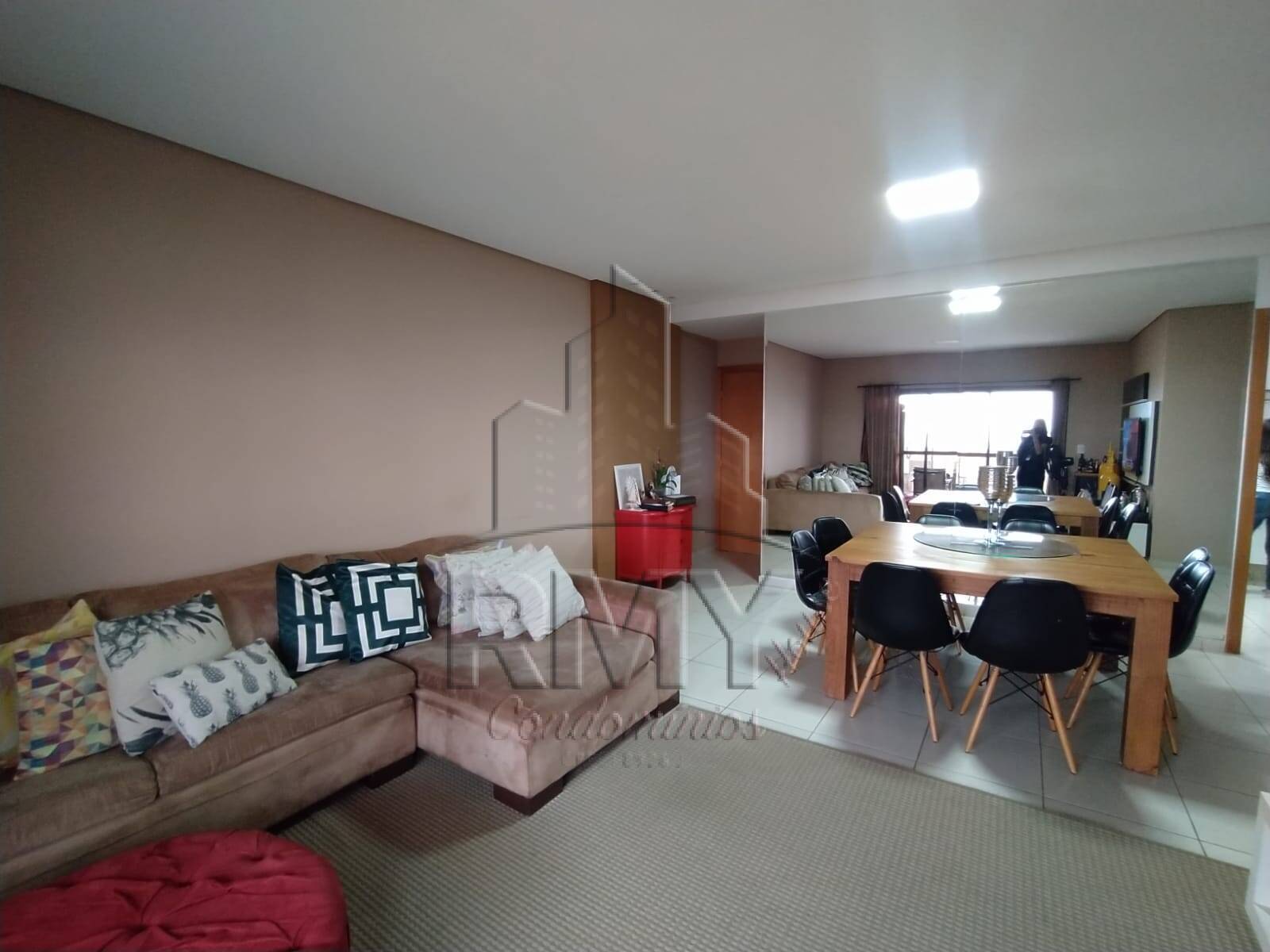 Apartamento à venda com 3 quartos, 123m² - Foto 2