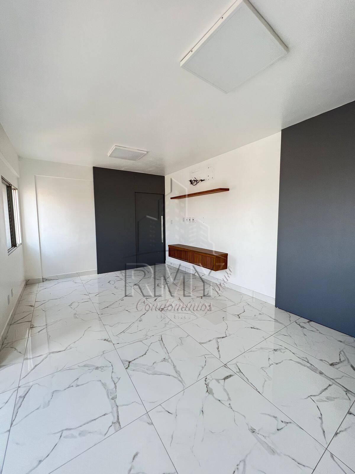 Apartamento à venda com 2 quartos, 70m² - Foto 1