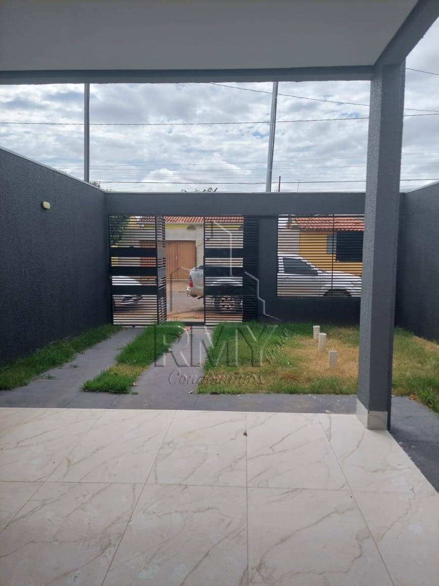 Casa à venda com 3 quartos, 98m² - Foto 1