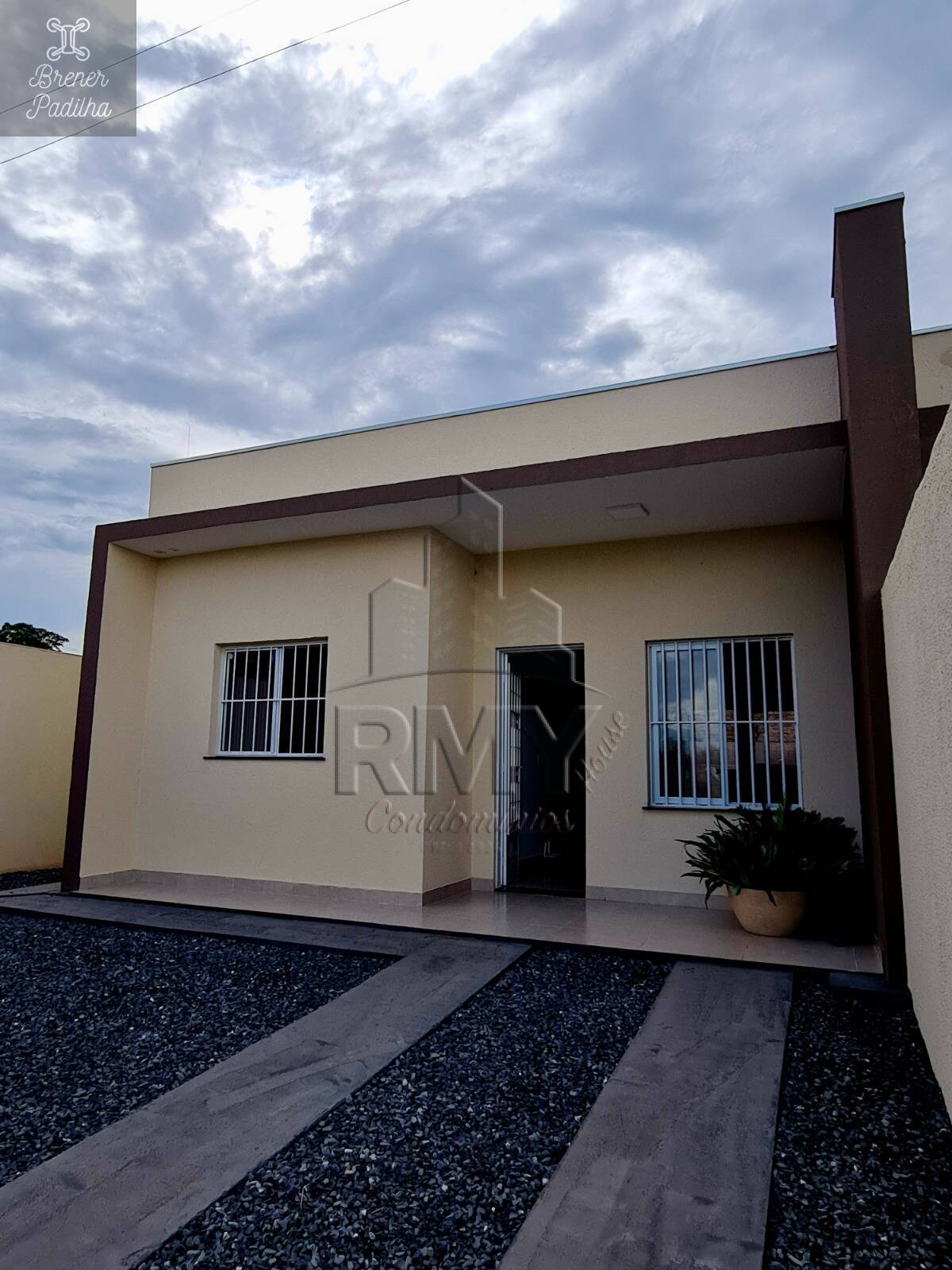 Casa à venda com 2 quartos, 190m² - Foto 1